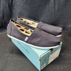 TOMS Classic Canvas Woman Black On White Size 7.5 Shoes NEW In Box